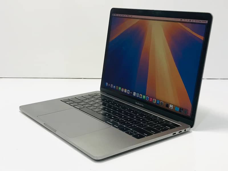 APPLE MACBOOK PRO 2018 CI7 16/256 TOUCH BAR 3