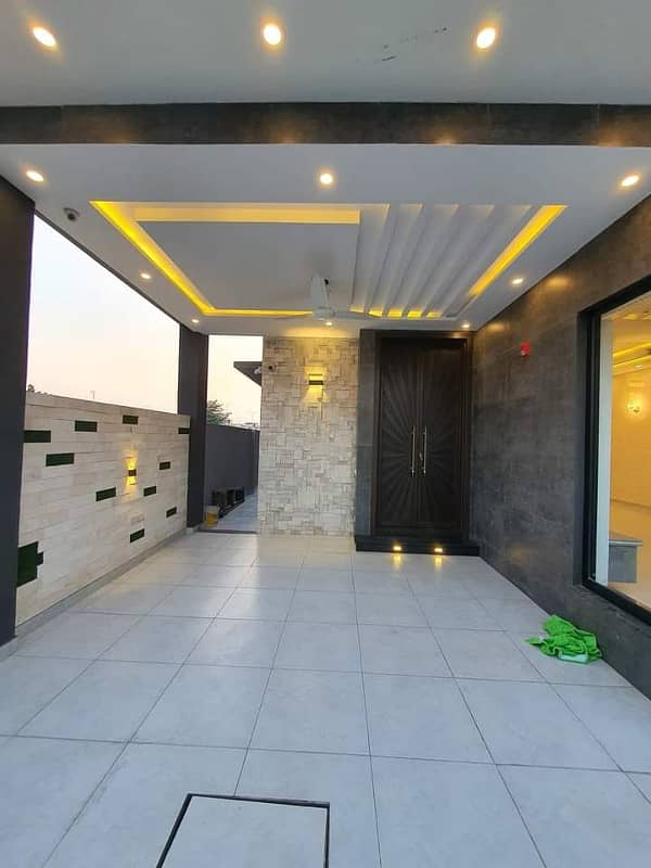 5Marla Ultra Modern House Available For Sale 9