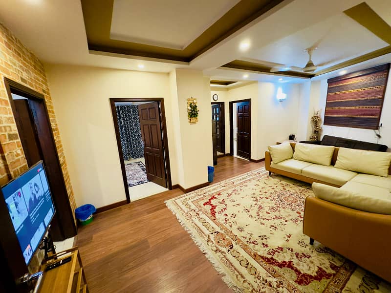 -3 Bedroom lavish apartment available on daily basis 12