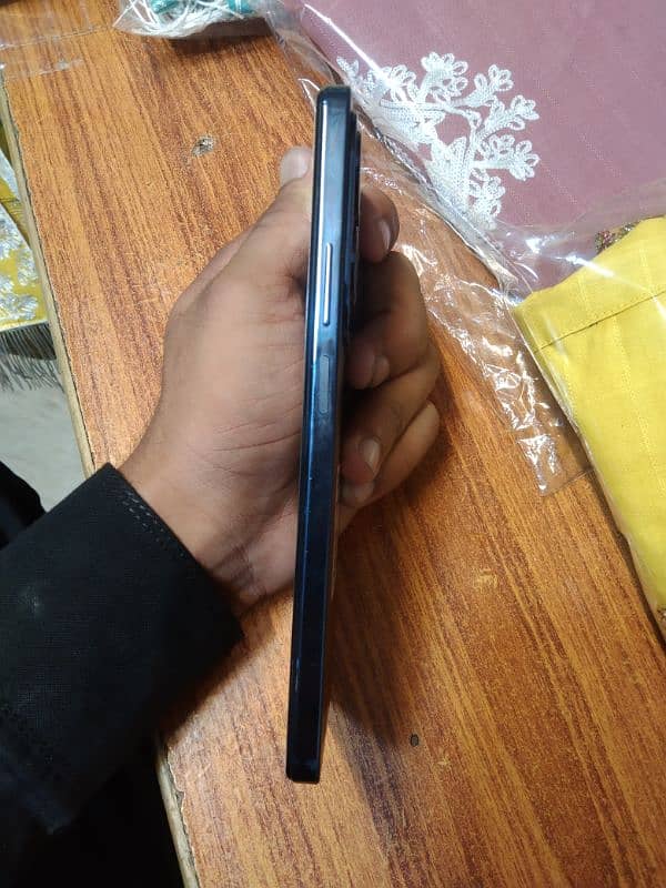 Infinix hot 40 i8/256 used 10/10 with box charger 4