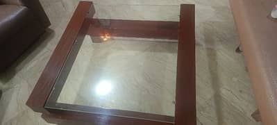 Central Table in Good Condition 0