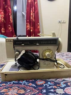 Singer Sewing machine for sale