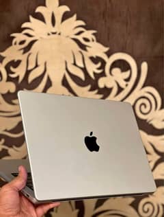 MacBook pro M1 2021 . . . 16/512