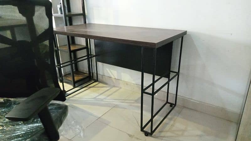 Executive Table/Office Furniture/Office Chairs/ Workstation 1