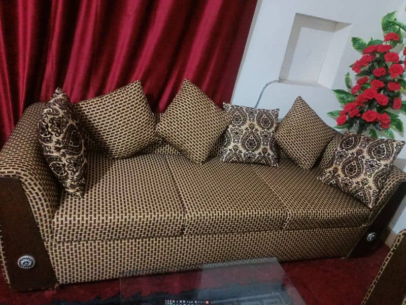 6 seater new condition just one month used 2