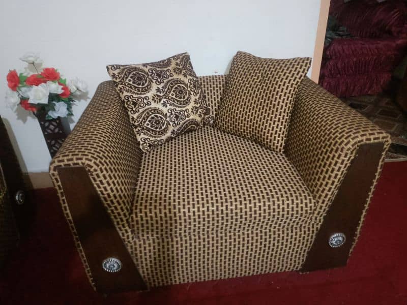 6 seater new condition just one month used 3