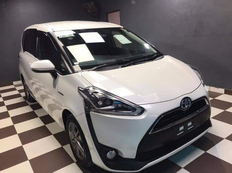 Toyota Sienta 2017 1