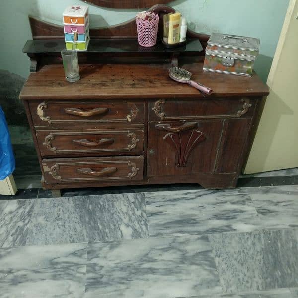 Good Condition Dressing Table For Sale 3