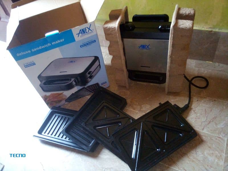 3 in 1 waffle maker new in sell 1