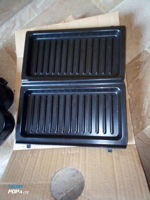 3 in 1 waffle maker new in sell 2