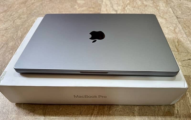 MacBook Pro M2 14 inch 2023 4