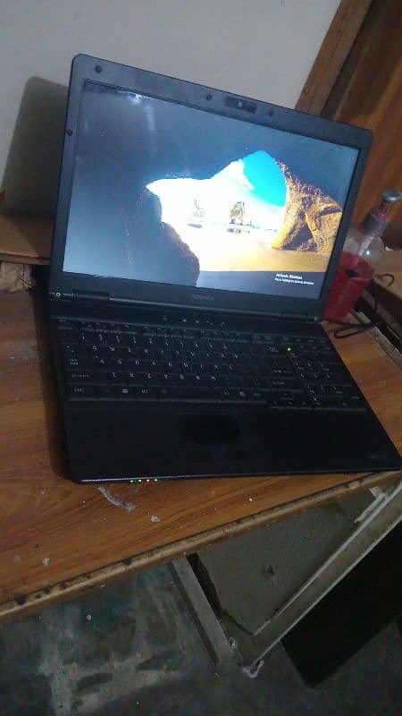 Toshiba 15.6 laptop genione window 10 installed i3 1st gen 4gb ddr3 3