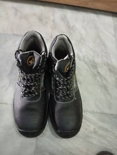 Safety shoes size 42(08) for sell