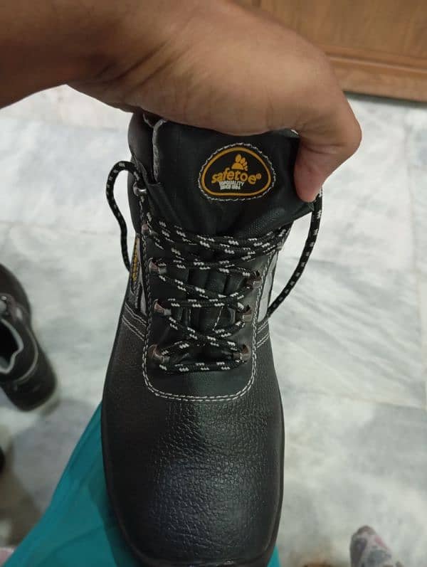 Safety shoes size 42(08) for sell 1