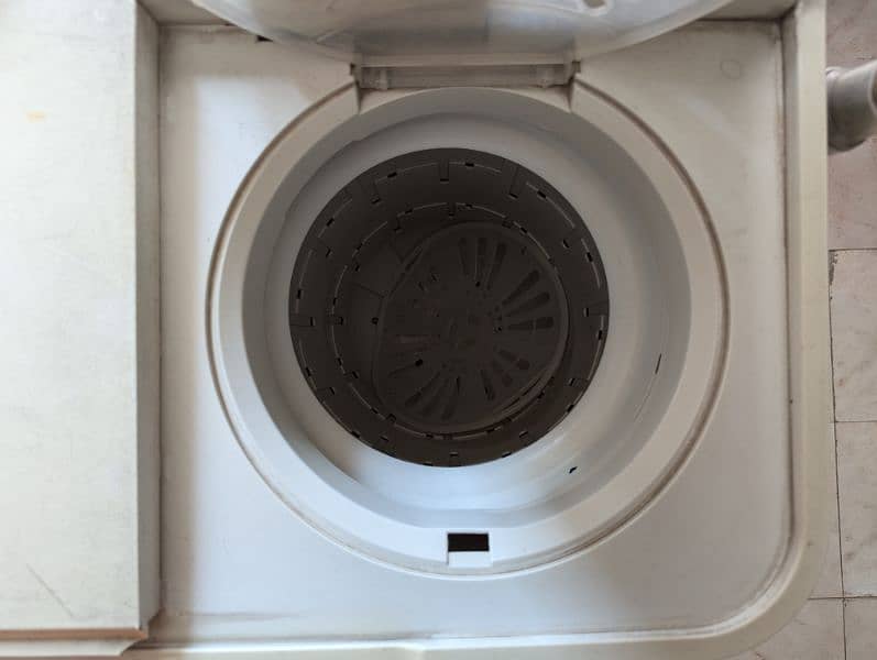 Haier Twin Tub washing machine 4