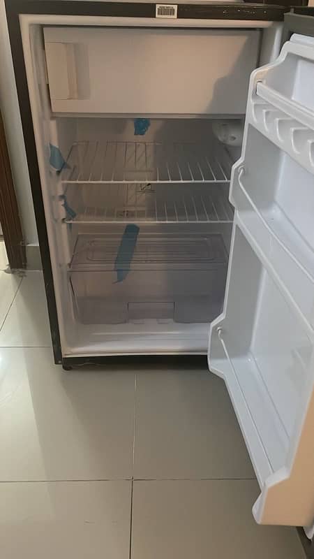 Dawlence Single Door Fridge 1