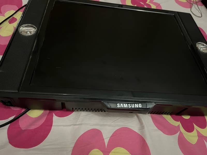 in working condition10/10 dha ph 4 pickup avialble 20 inch lcd new 5