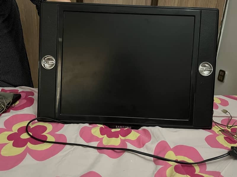 in working condition10/10 dha ph 4 pickup avialble 20 inch lcd new 8