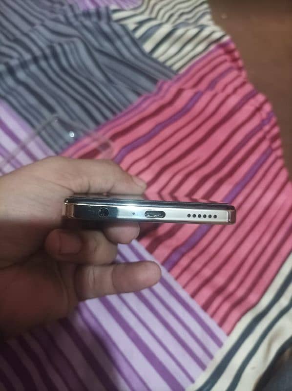 Tecno Spark 20 pro 4