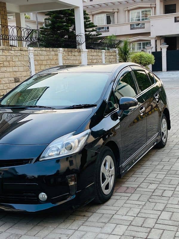 Toyota Prius 2011 1