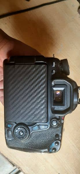 canon 70d body . 2 batry with box candishan 9/10 4