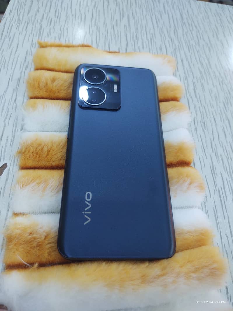 ViVO y55 8+8 128 gb  40000rs 1