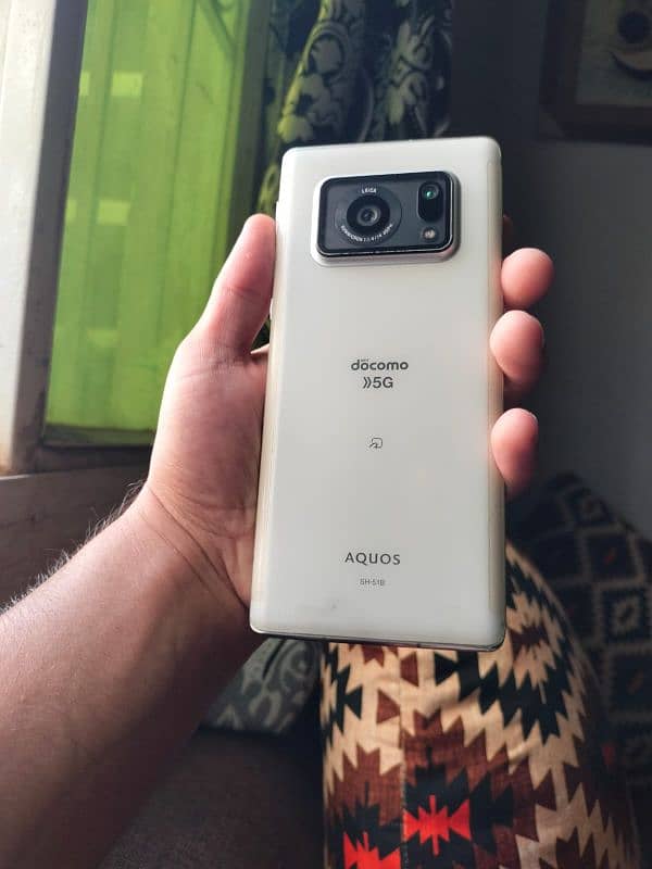 Aquos R6 5