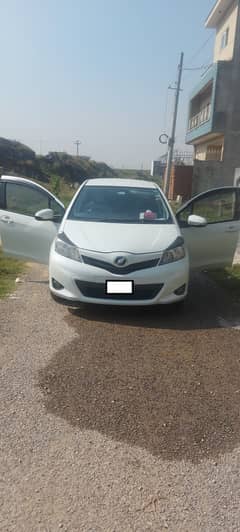 Toyota Vitz 2012/15  |  Islamabad register   |  Total Genune |