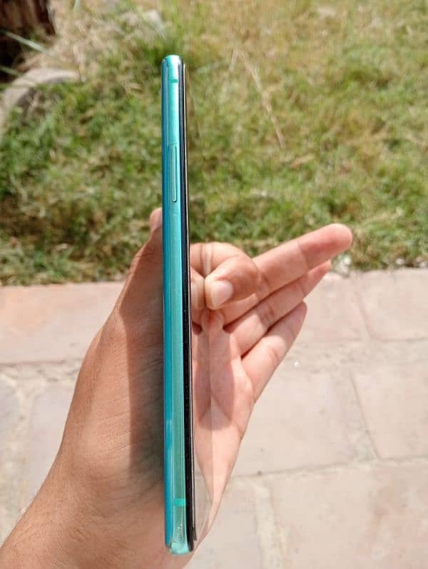 OnePlus 8t (one green line) 4