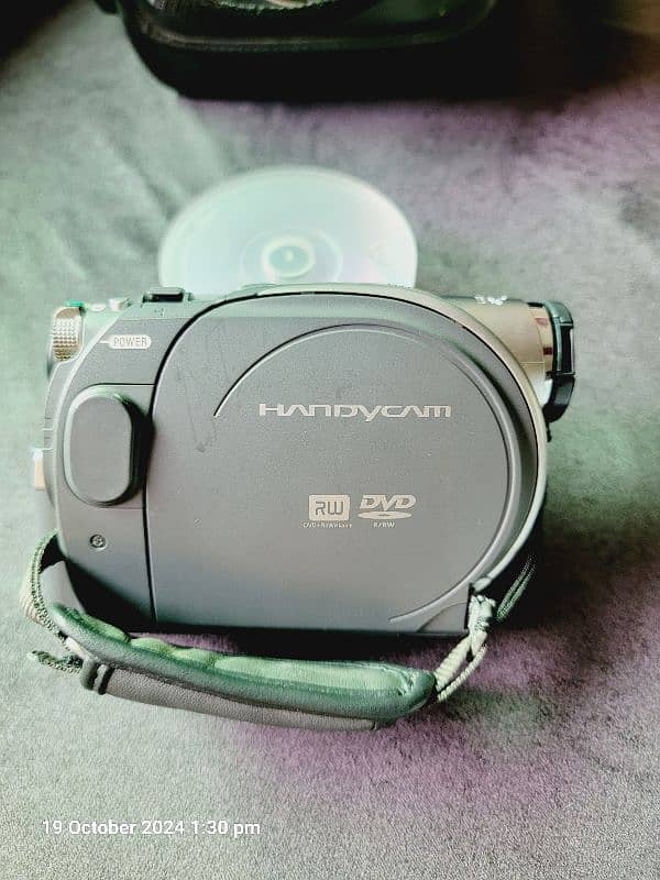 SONY HANDYCAM CAMCORDER DCR-DVD105 1