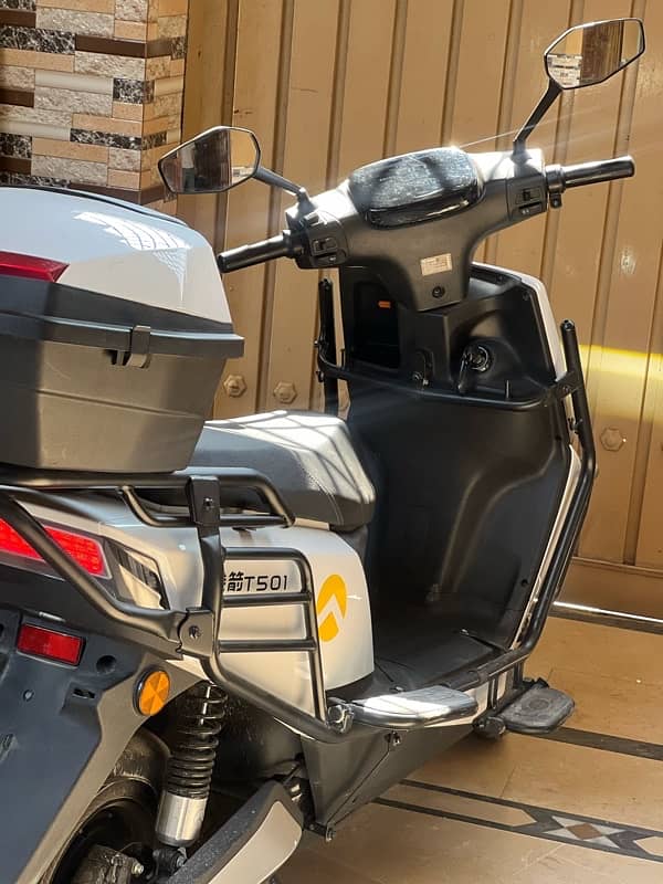 Garow Electric Scooty 1/1 in Pakistan imported 3