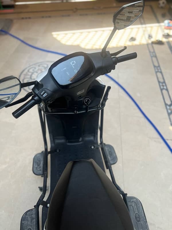 Garow Electric Scooty 1/1 in Pakistan imported 4