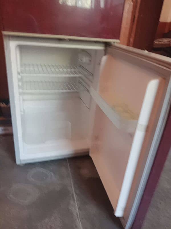 Kent small fridge for sale 4