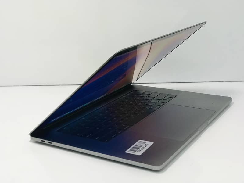 APPLE MACBOOK PRO 2019 CI7 16/256 4GB GC 2