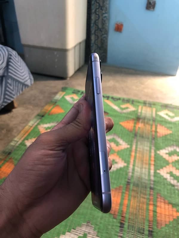 IPHONE 11 64GB water pack 4