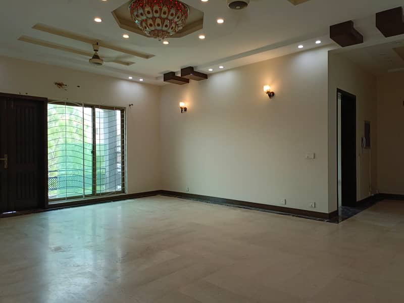 One Kanal Corner Double Unit House Available On Rent At Prime Location Of DHA Phase 06. 14