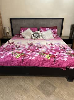 Stylish Habitt King Size Bed Set, Dressing Table & 2 Bedside Tables