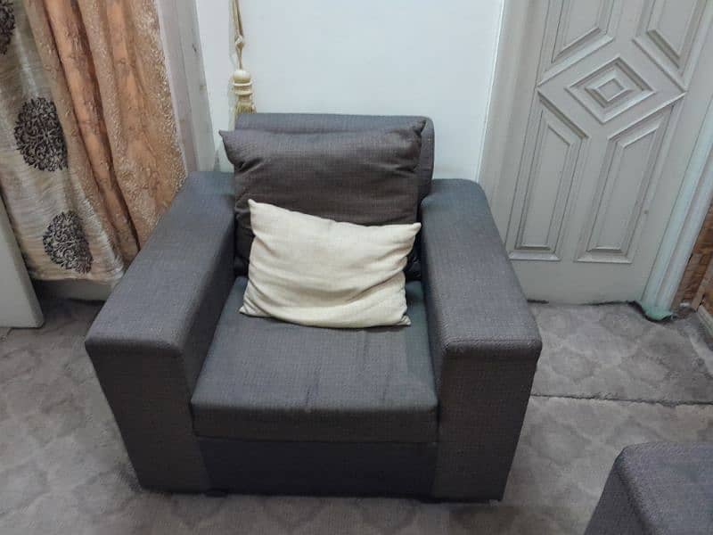 Sofa set in good condition 1