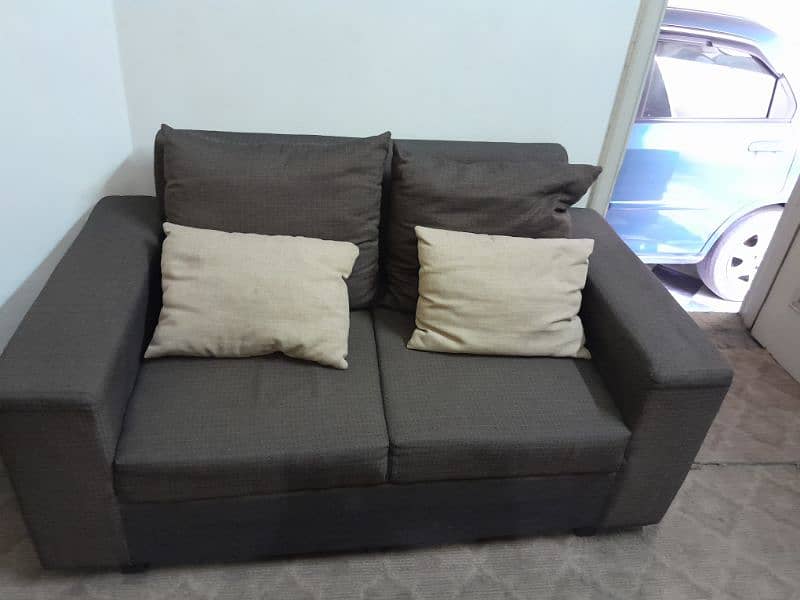 Sofa set in good condition 2