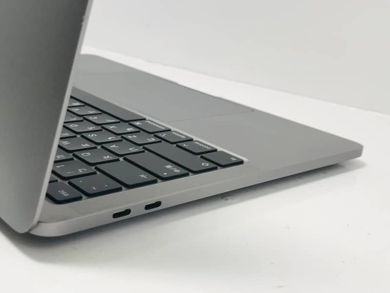 APPLE MACBOOK PRO 2018 CI7 16/256 TOUCH BAR 4