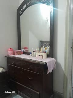 Dressing table in good condition