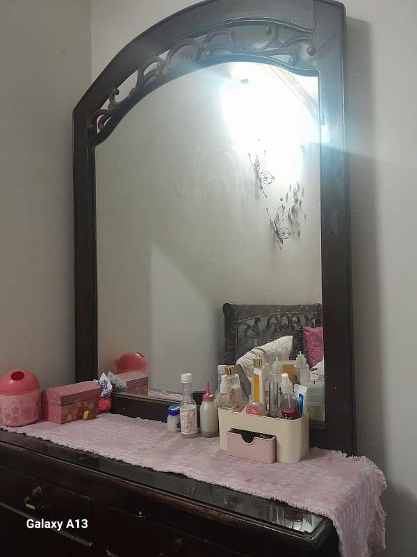 Dressing table in good condition 1