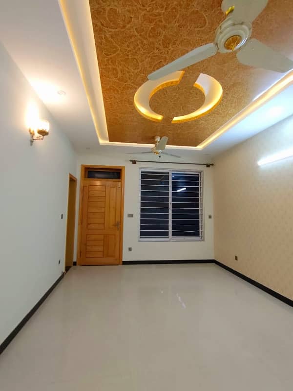 7 Marlas Tile Flooring House All Facilities Gas Available G-13/2 2