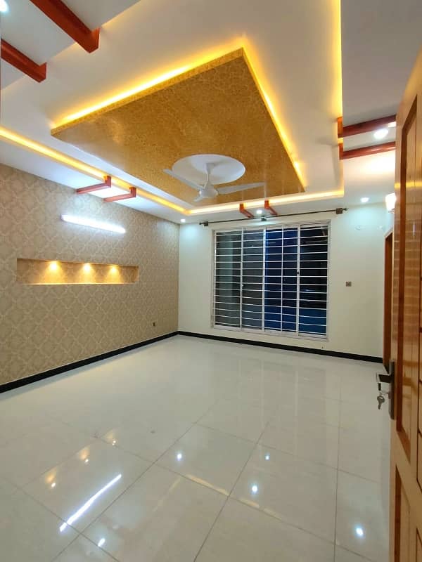 7 Marlas Tile Flooring House All Facilities Gas Available G-13/2 4