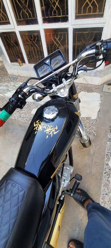 Honda CG125 Gold Edition 3