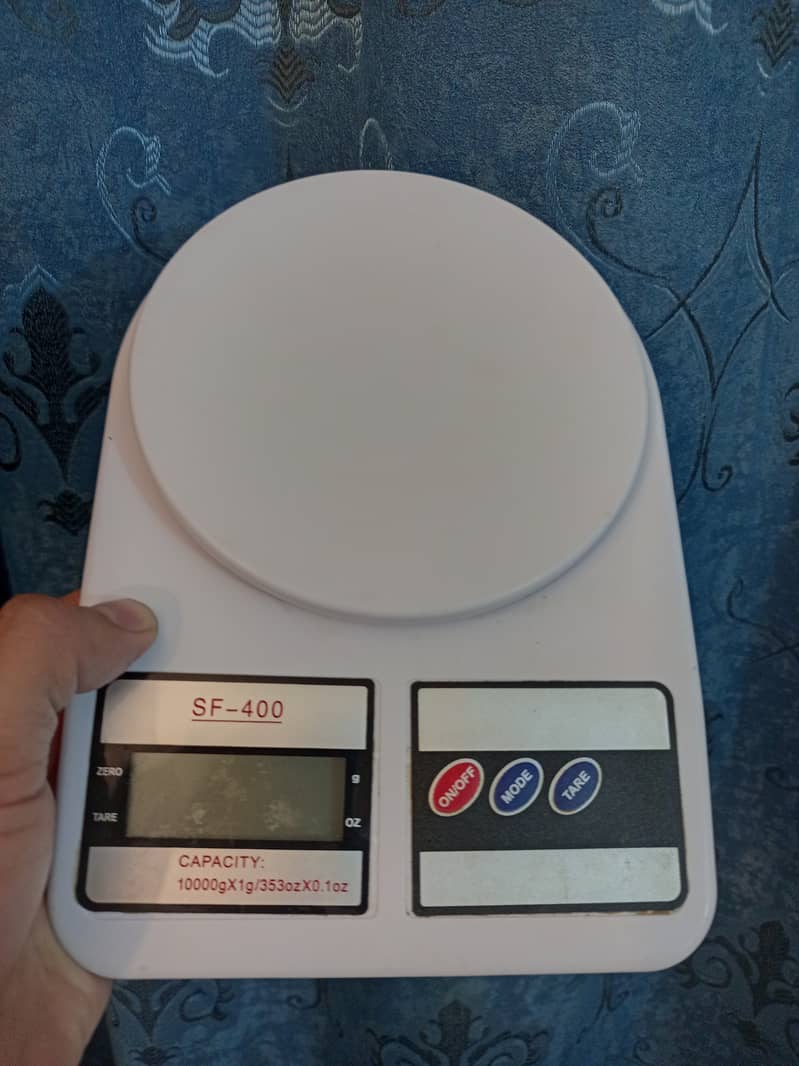 Digital Scale with FREE Toshiba AA Cells 1