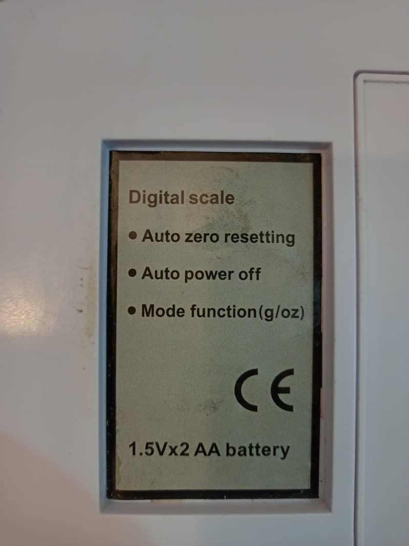 Digital Scale with FREE Toshiba AA Cells 3