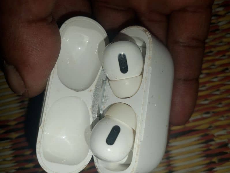 I phone earbuds 0