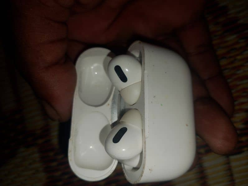 I phone earbuds 1