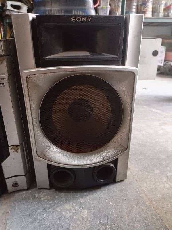 SONY SPEAKERS WITH BASSBOSTED 3